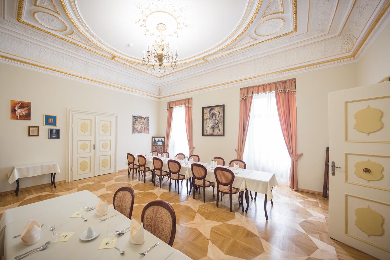 Hotel Gino Park Palace Поважска-Бистрица Экстерьер фото