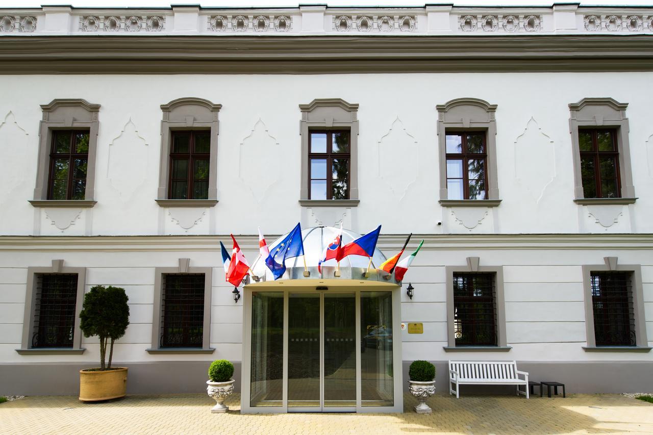 Hotel Gino Park Palace Поважска-Бистрица Экстерьер фото