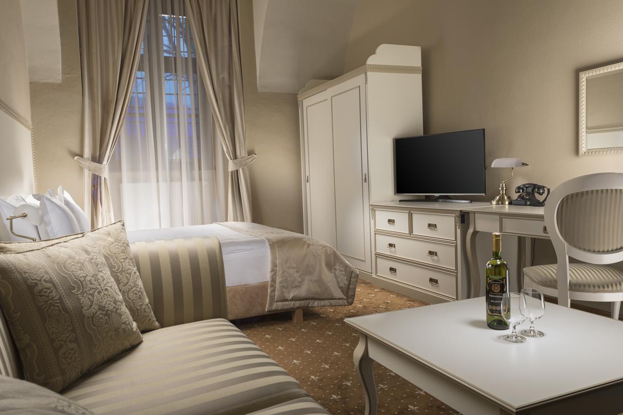 Hotel Gino Park Palace Поважска-Бистрица Экстерьер фото